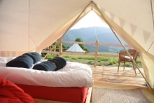 În România s-a deschis primul camping de lux: Ursa Mică Glamping Resort